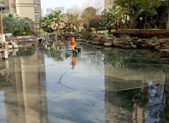 宽甸景观池淤泥清理